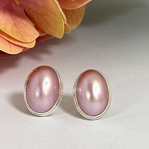 Sterling silver medium classic oval pink mabe pearl stud earrings