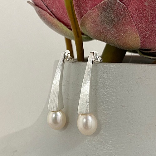 Sterling silver modern hanging freshwater pearl earrings 35mm long