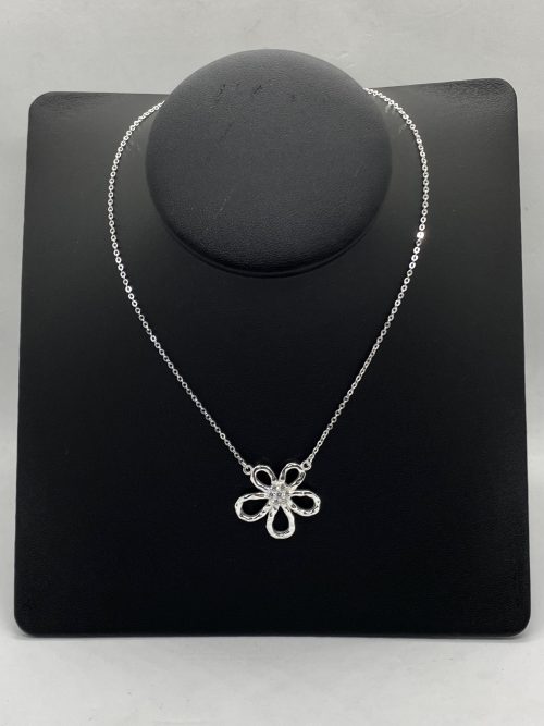 Sterling silver daisy pendant necklace