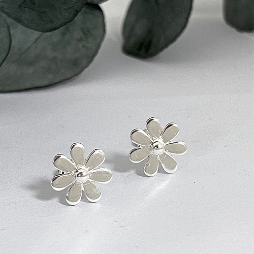 Sterling silver small flower stud earrings 8mm size