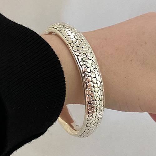 Sterling silver pebble ball pattern bangle 15mm wide