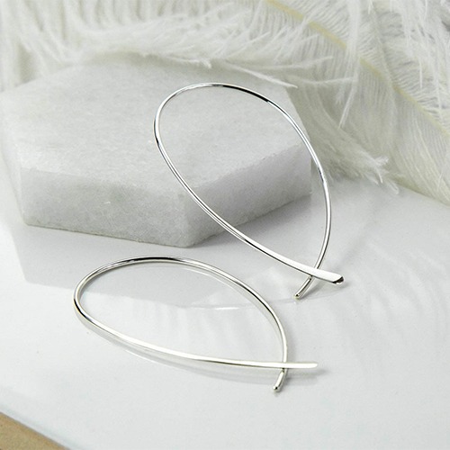 Sterling silver fine hoop in earrings