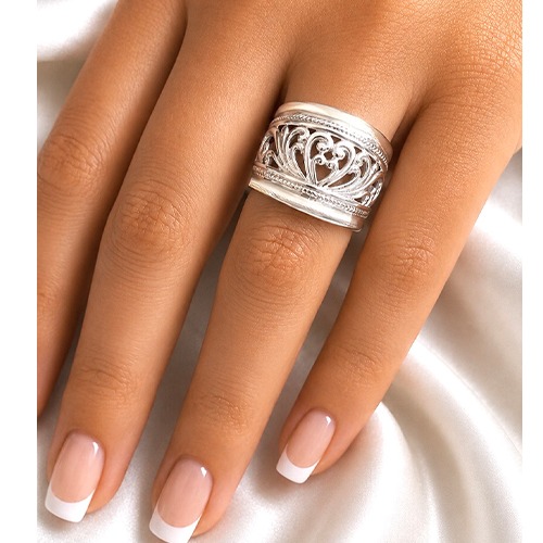 Sterling silver heart motif pattern band ring 18mm wide