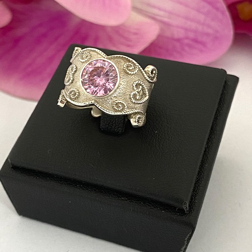 Sterling silver antique design pink cubic zirconia band ring 16mm wide - Image 2