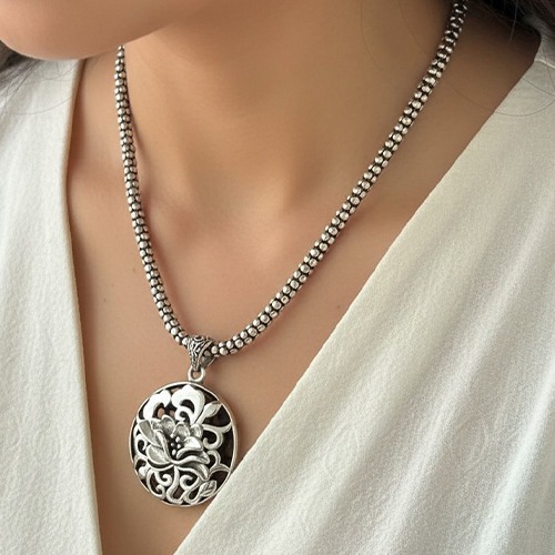 Sterling silver round abstract floral design pendant 45mm long