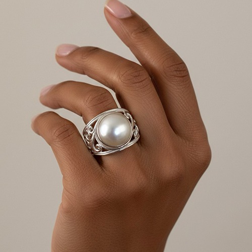 Sterling silver classic white mabe pearl fillagree band ring 17mm wide
