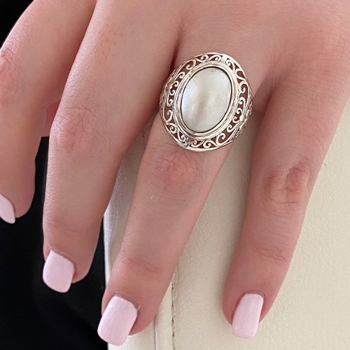 Sterling silver ornate design oval white Mabe pearl ring 22mm wide