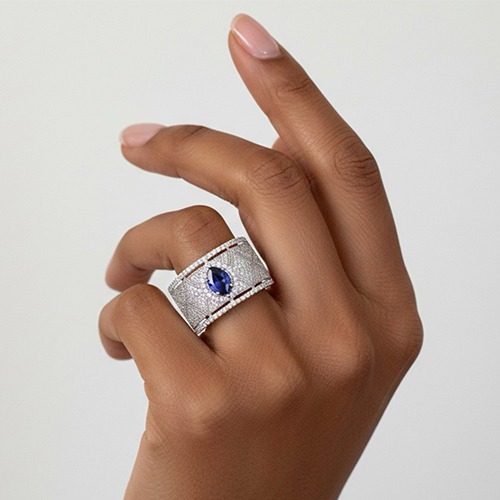 Sterling silver teardrop blue tanzanite pattern band ring 18mm wide