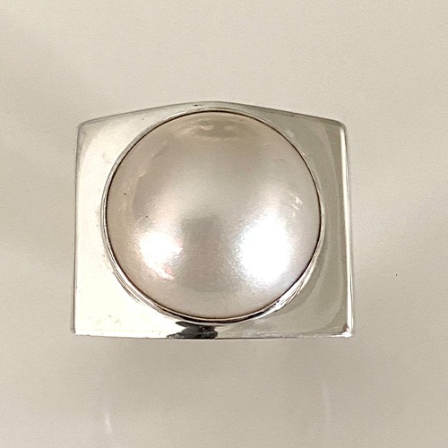 Sterling silver bold modern square shape white Mabe pearl solid ring 20mm wide - Image 3
