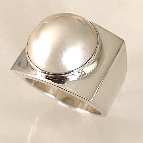 Sterling silver bold modern square shape white Mabe pearl solid ring 20mm wide - Image 2