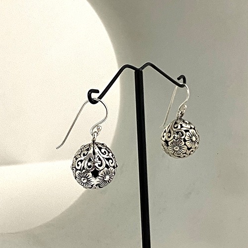 Sterling silver fillagree flower pattern ball hanging earrings 30mm long