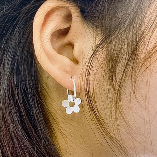 Sterling silver daisy flower sleeper hoop dainty earrings 22mm size