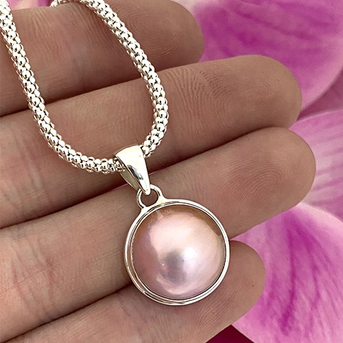 Sterling silver pink mabe pearl classic round pendant 30mm long
