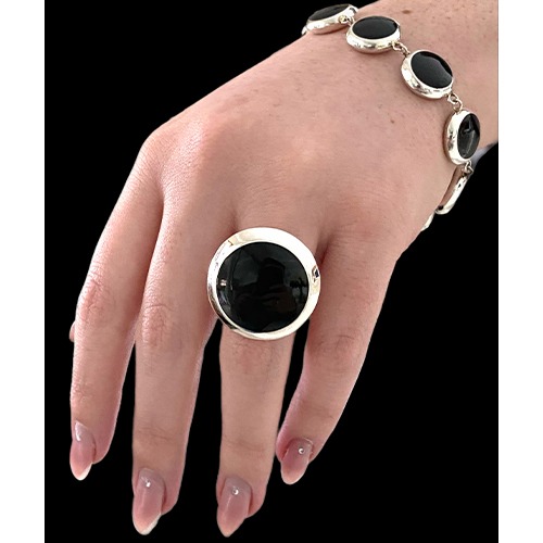 Sterling silver black mother of pearl round shape ring 28mm wide