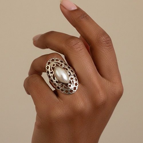 Sterling silver oval ornate frame freshwater pearl ring 28mm wide