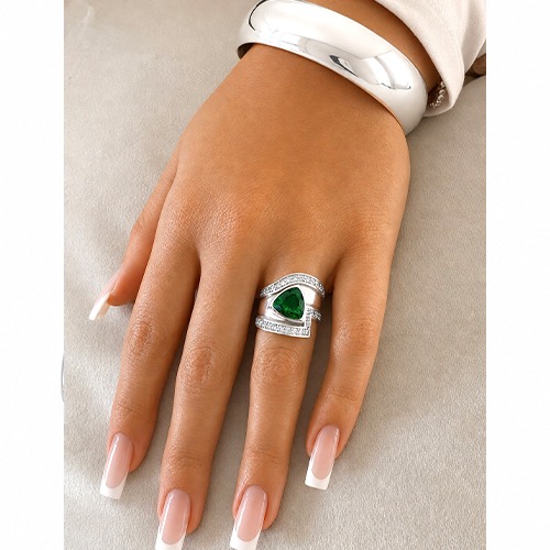 Sterling silver Dallis design triangle emerald green cubic zirconia band ring 20mm wide - Image 3