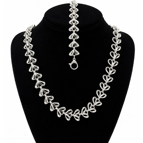 Sterling silver Bow tie design linked necklace 20mm wide - Image 2